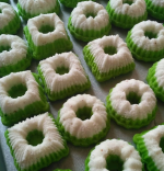 Cara Membuat Putu Ayu Pandan Kelapa Parut