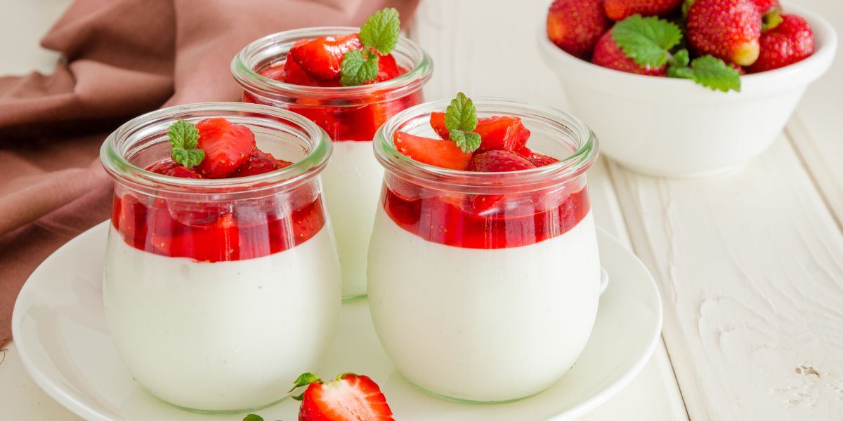 Cara Membuat Resep Panna Cotta Strawberry Instan Mirip di Restoran