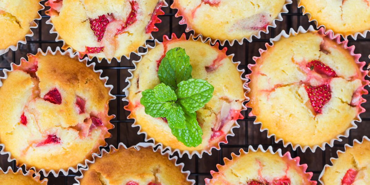 Cara Membuat Resep Muffin Strawberry Memadukan Rasa Manis dan Asam