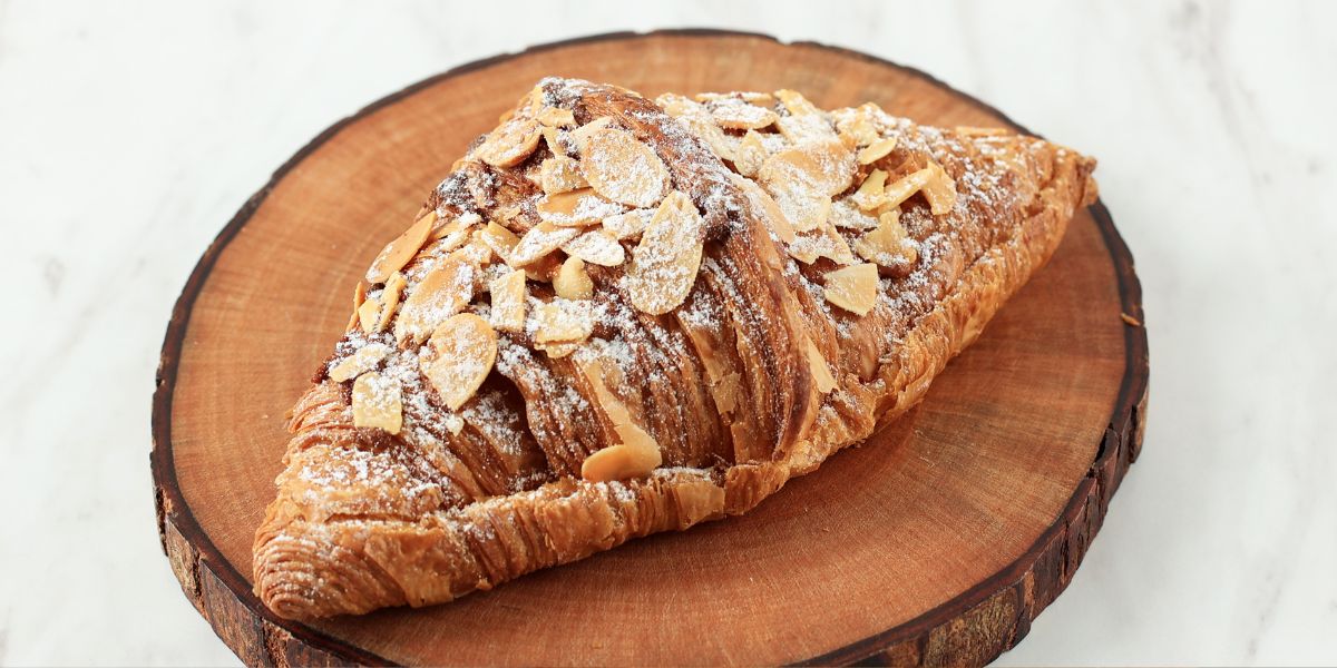 Cara Membuat Resep Almond Croissant Crunchy Untuk Menu Sarapan