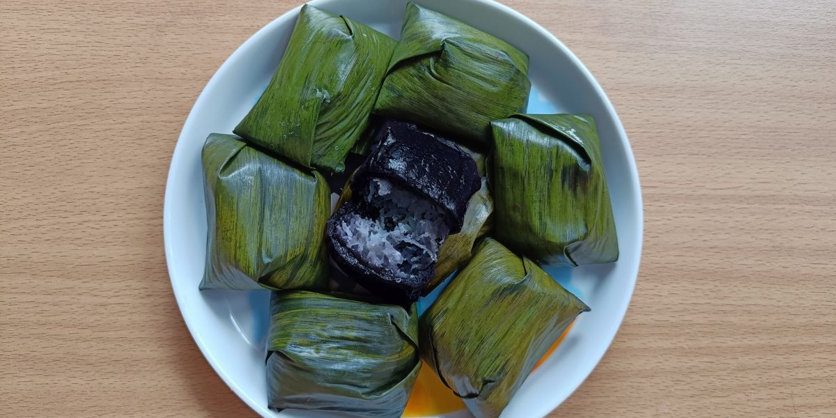 Cara Membuat Resep Kue Bugis Ketan Hitam Isian Kelapa Kenyal dan Legit