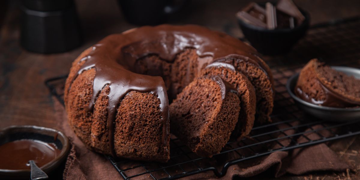 Cara Membuat Resep Chocolate Bundt Cake Super Lembut Terasa Coklatnya