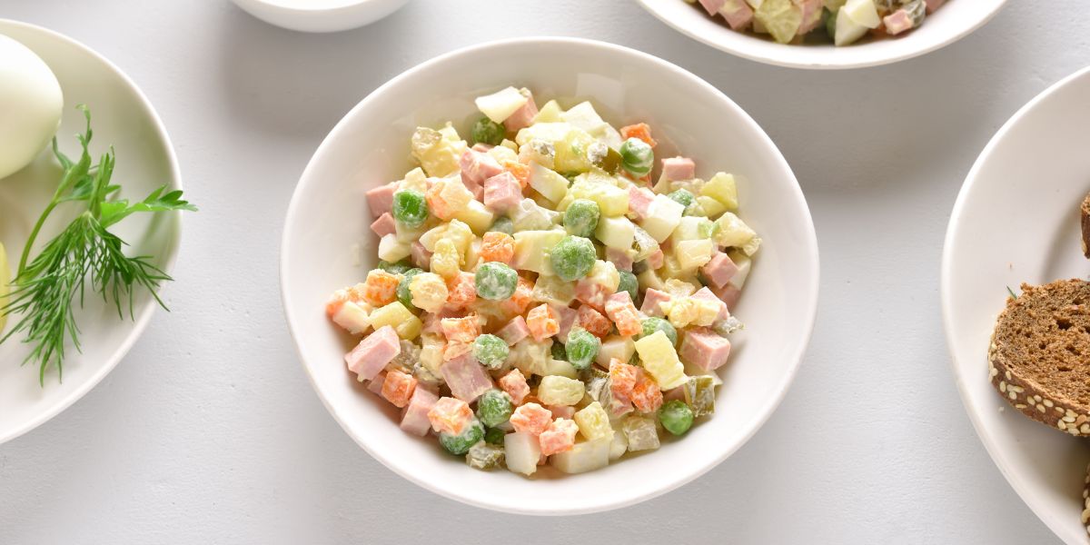 Cara Membuat Resep Salad Olivier Cocok Banget Untuk yang Sedang Diet