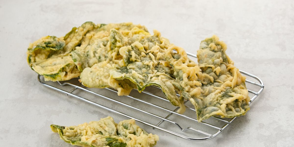 Cara Membuat Resep Keripik Bayam Renyah, Tahan Lama, & Tidak Berminyak