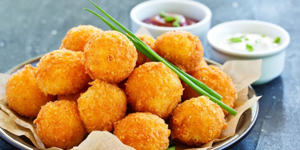 Resep Bola Bola Keju Gurih Dengan Isian Lumer Untuk Acara Tahun Baru