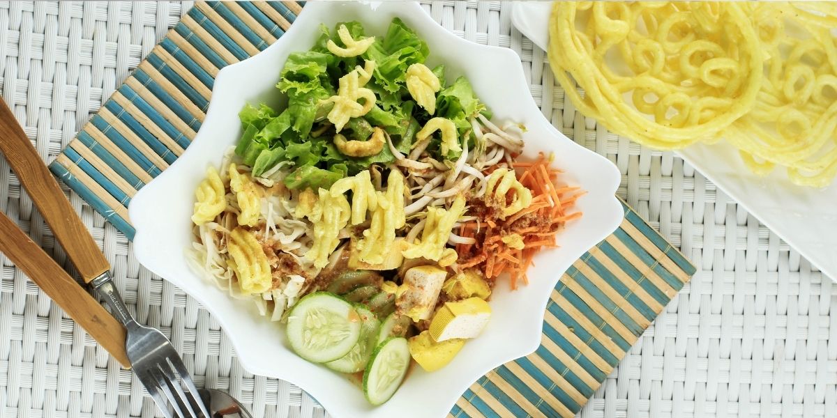 Cara Membuat Resep Asinan Betawi Dengan Bumbu Kacang Pedas Manis Segar