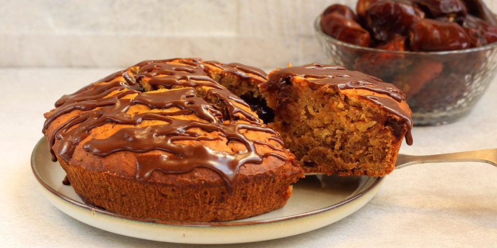 Sisa Kurma Masih Banyak? Bikin Resep Kurma Cake Aja di Rumah