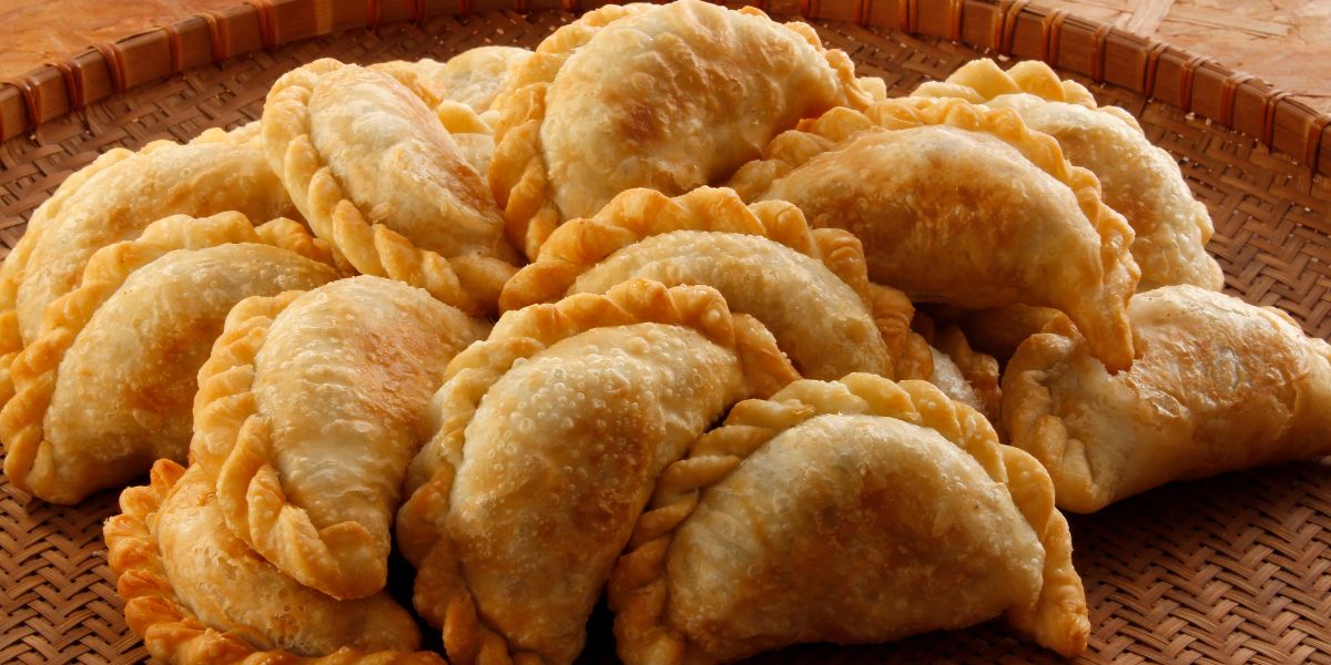 Cara Membuat Resep Panada Ayam Suwir Rasanya Pedas dan Anti Kempes