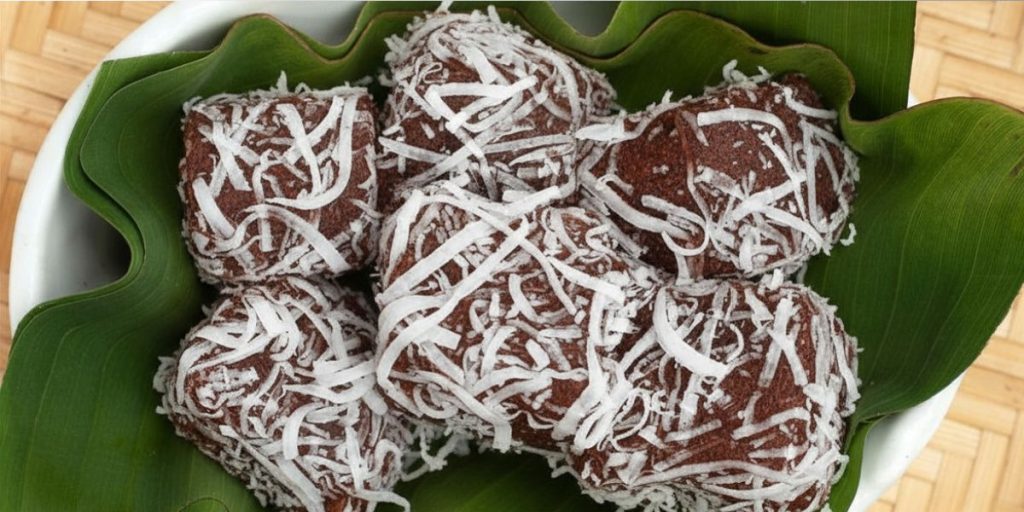 Praktis Banget! Resep Kue Keranjang Kukus Berbalut Kelapa Parut