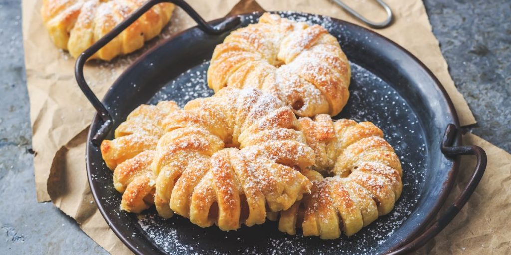 Resep Apple Rings, Apel Renyah Dipadukan Pastry Bertabur Topping Spesial