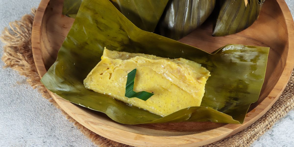 Cara Membuat Resep Bongko Pisang Kukus Aroma Pandan Manis dan Lembut